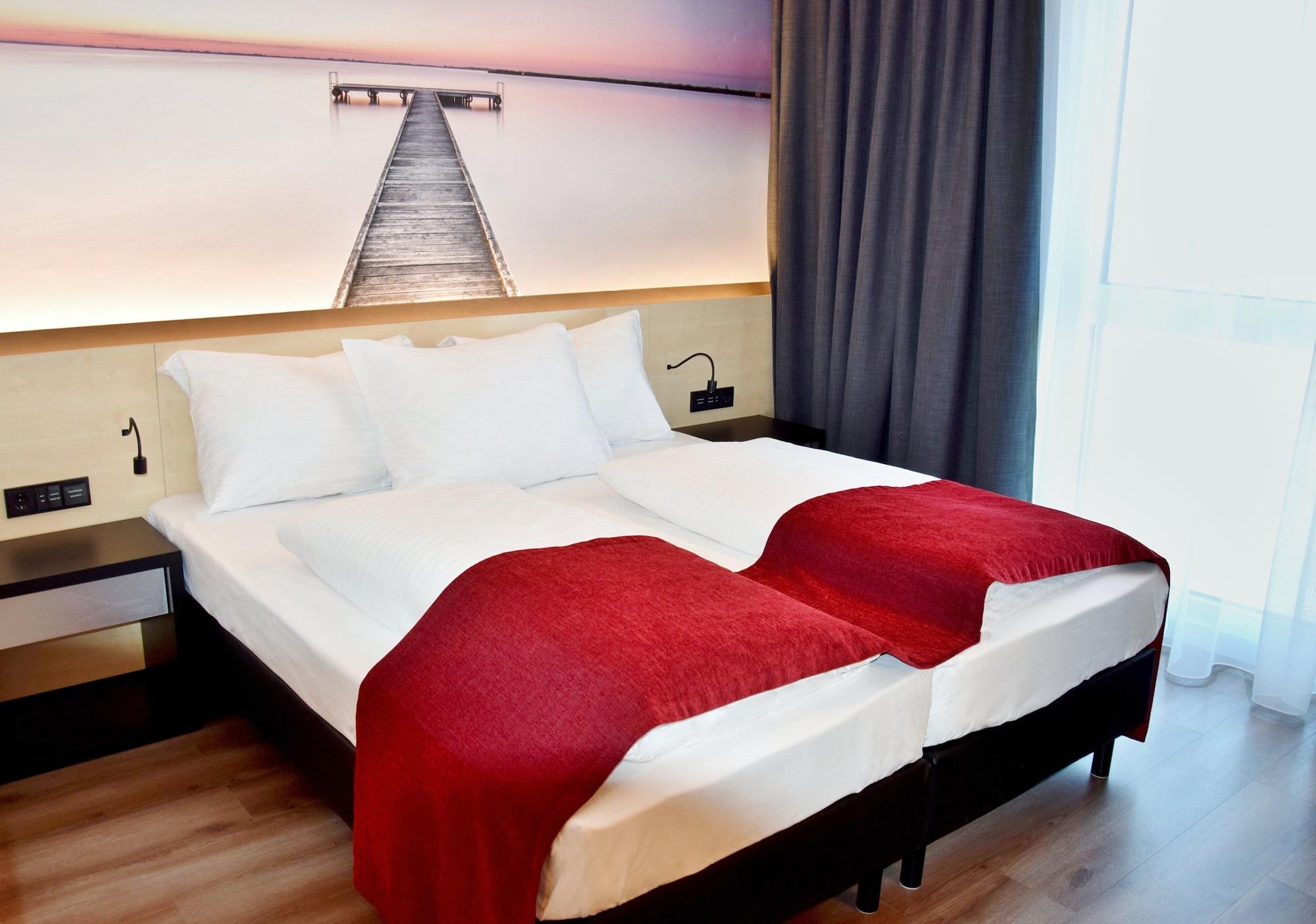 Pannonia Tower Hotel Парндорф Екстериор снимка