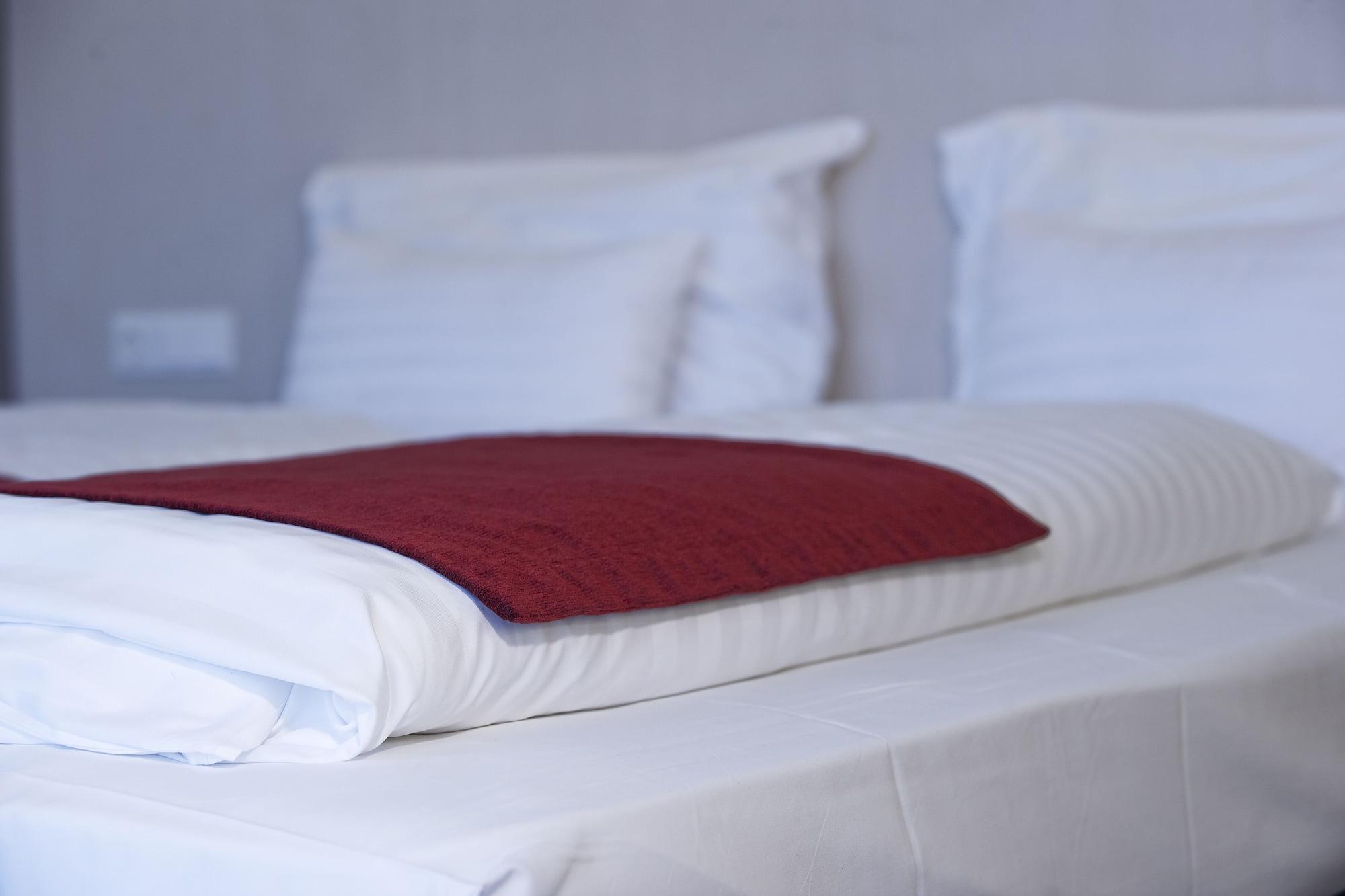 Pannonia Tower Hotel Парндорф Екстериор снимка