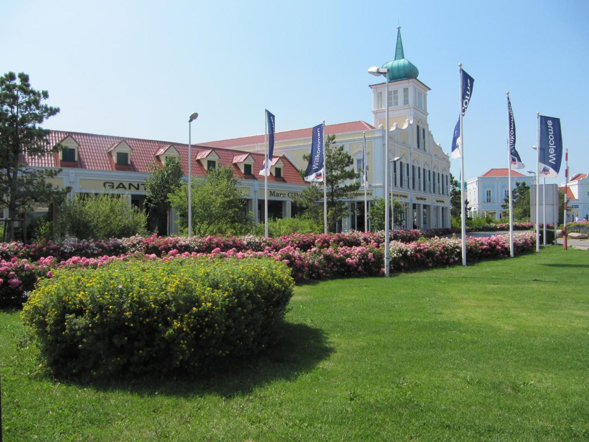 Pannonia Tower Hotel Парндорф Екстериор снимка