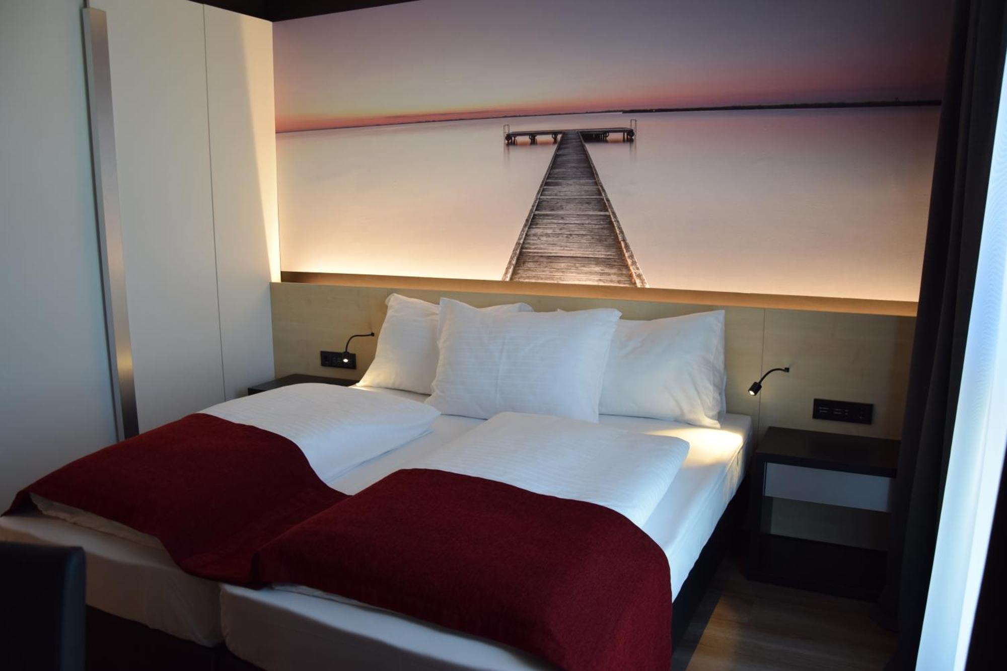 Pannonia Tower Hotel Парндорф Стая снимка