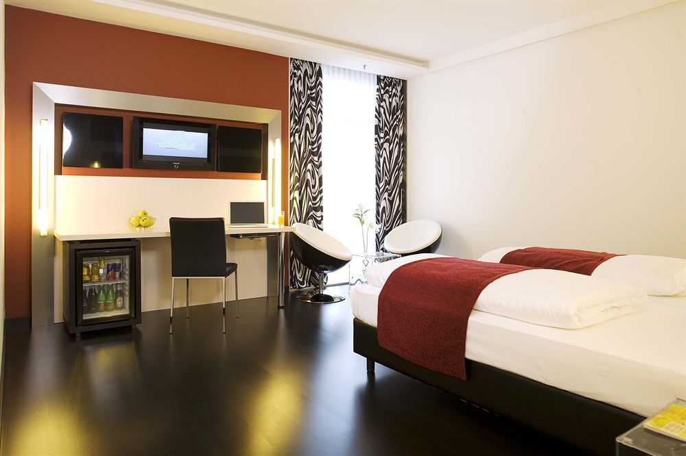 Pannonia Tower Hotel Парндорф Екстериор снимка