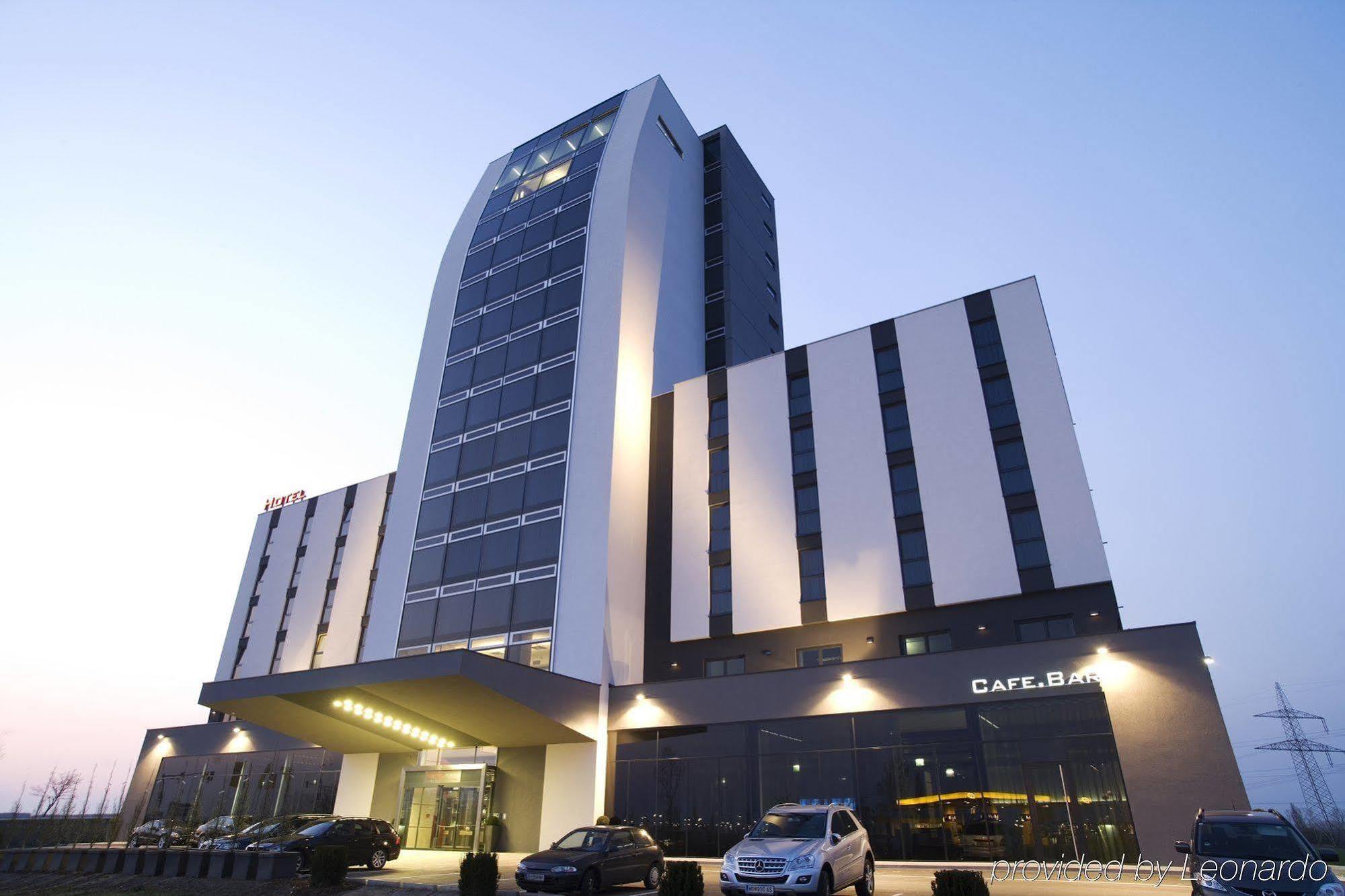 Pannonia Tower Hotel Парндорф Екстериор снимка