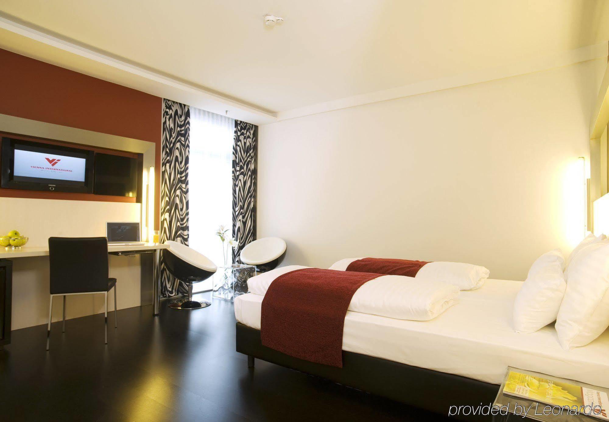 Pannonia Tower Hotel Парндорф Екстериор снимка