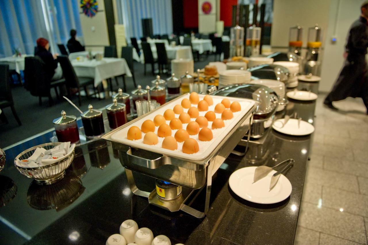 Pannonia Tower Hotel Парндорф Екстериор снимка