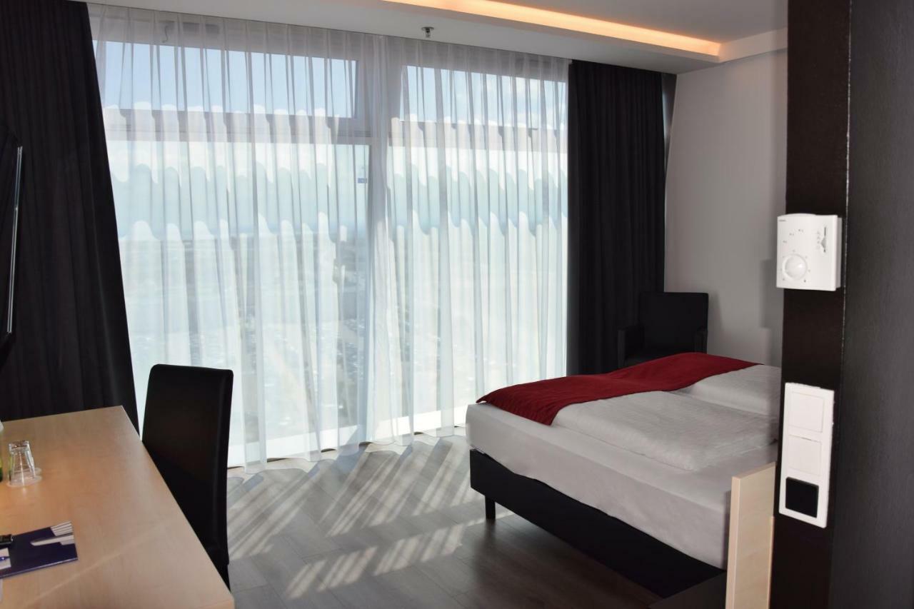 Pannonia Tower Hotel Парндорф Екстериор снимка